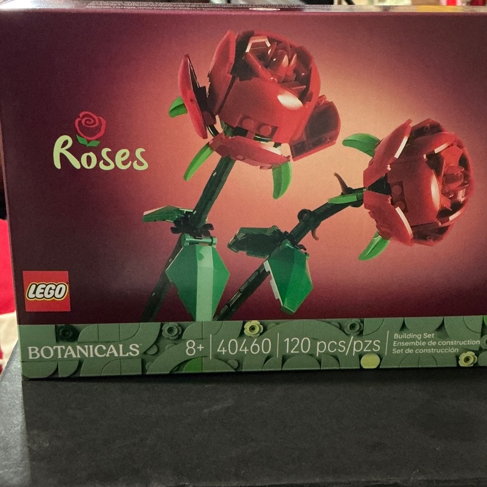 NIB LEGO Botanicals Red Roses 
Set # 40460